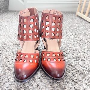 Never worn - size 8 - LEATHER